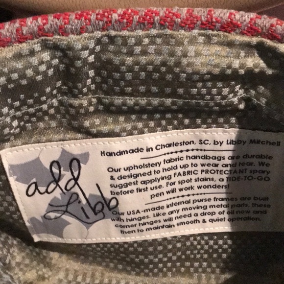 Perfect fall wristlet with houndstooth pattern. - Picture 2 of 4